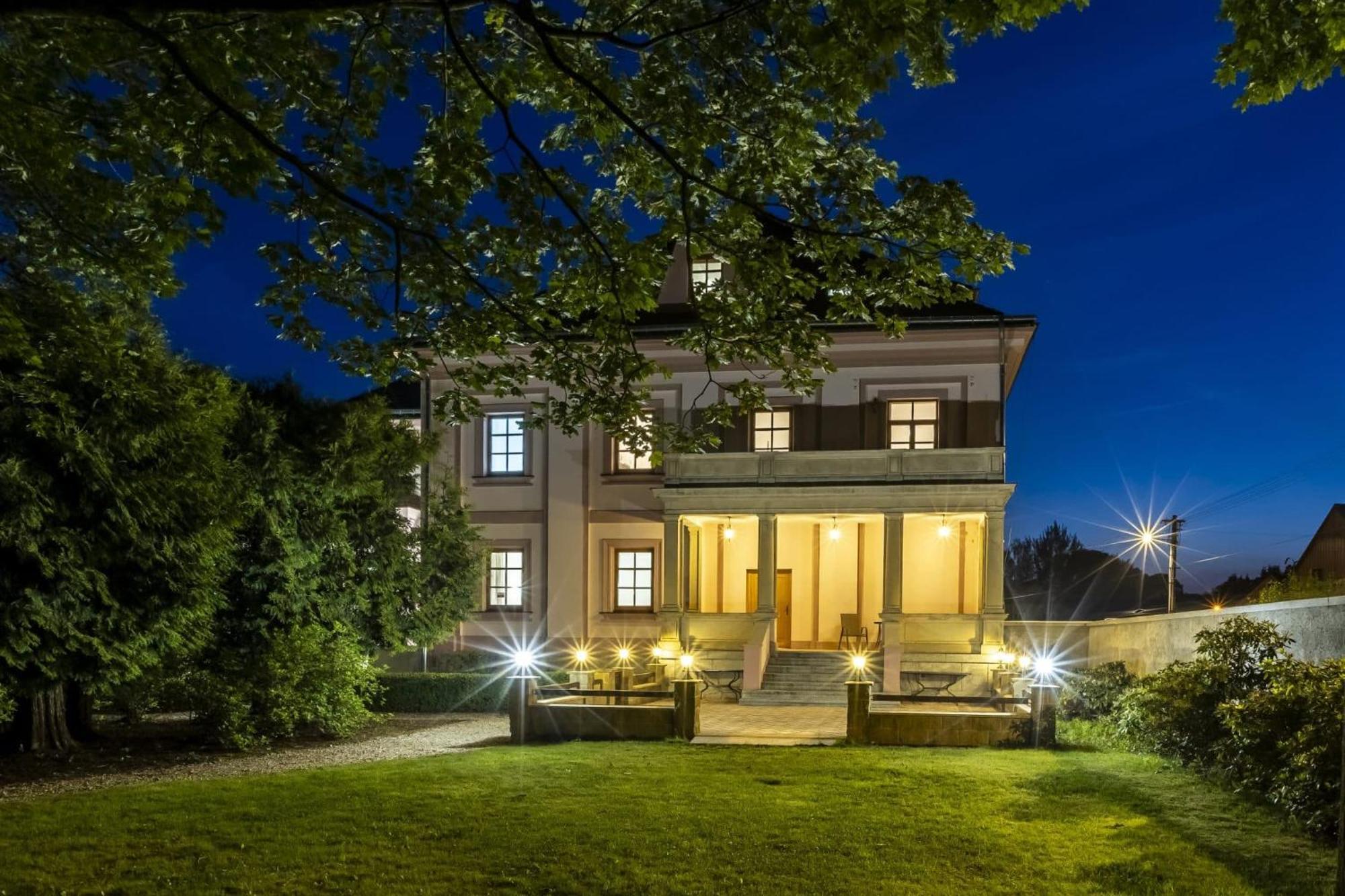 Hotel Zámeček Raspenava Esterno foto
