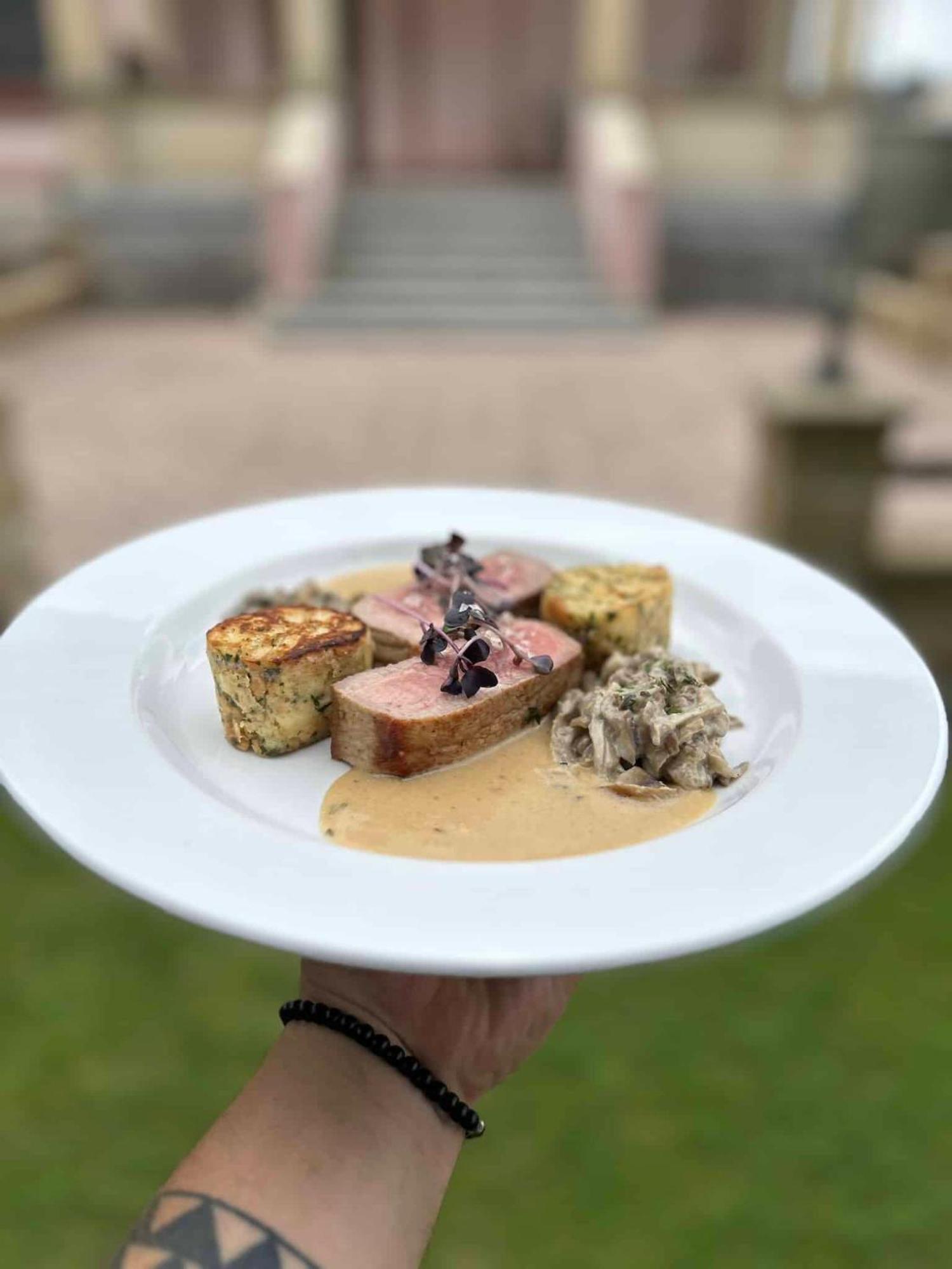 Hotel Zámeček Raspenava Esterno foto